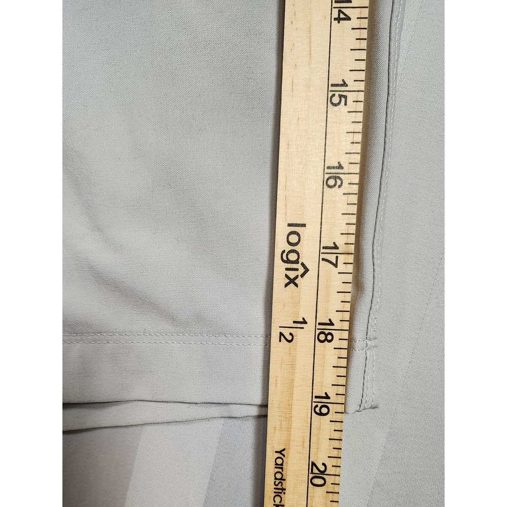 Greg Norman Mens Golf Shorts Size 34 Gray Performance Stretch Shark Logo Casual - Picture 6 of 7